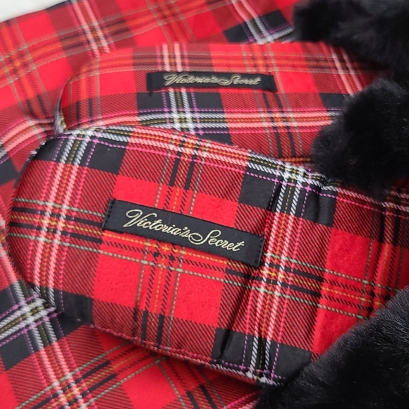 VICTORIA'S SECRET Signature Satin Slipper - Picture 9 of 11